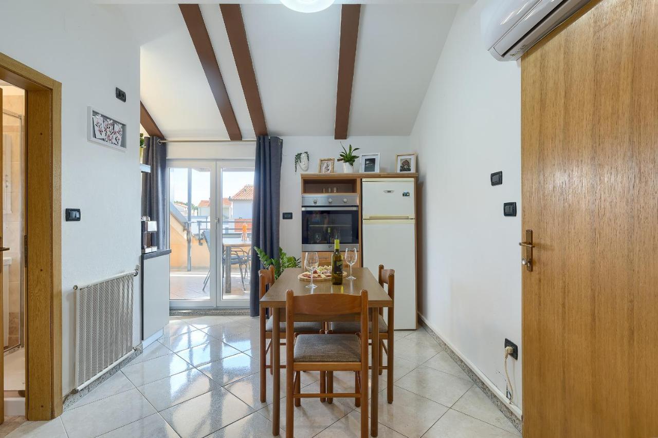 Apartments Ari And Bonnie - Cozy With Roof Terrace Pula Ngoại thất bức ảnh