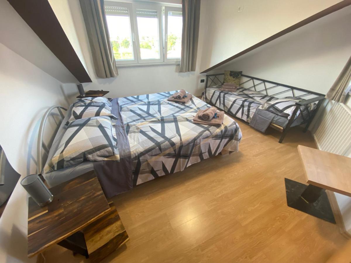 Apartments Ari And Bonnie - Cozy With Roof Terrace Pula Ngoại thất bức ảnh